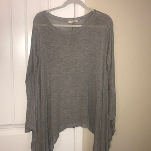Gray long sleeve tapered top